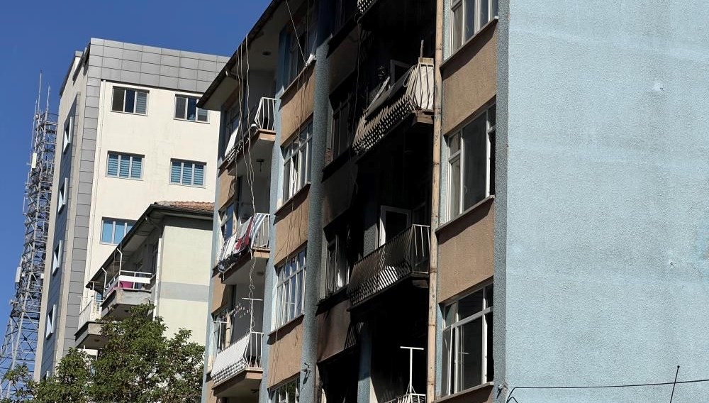 konyada apartmanda yangin panigi 13 kisi hastaneye kaldirildi PMVS1ScC
