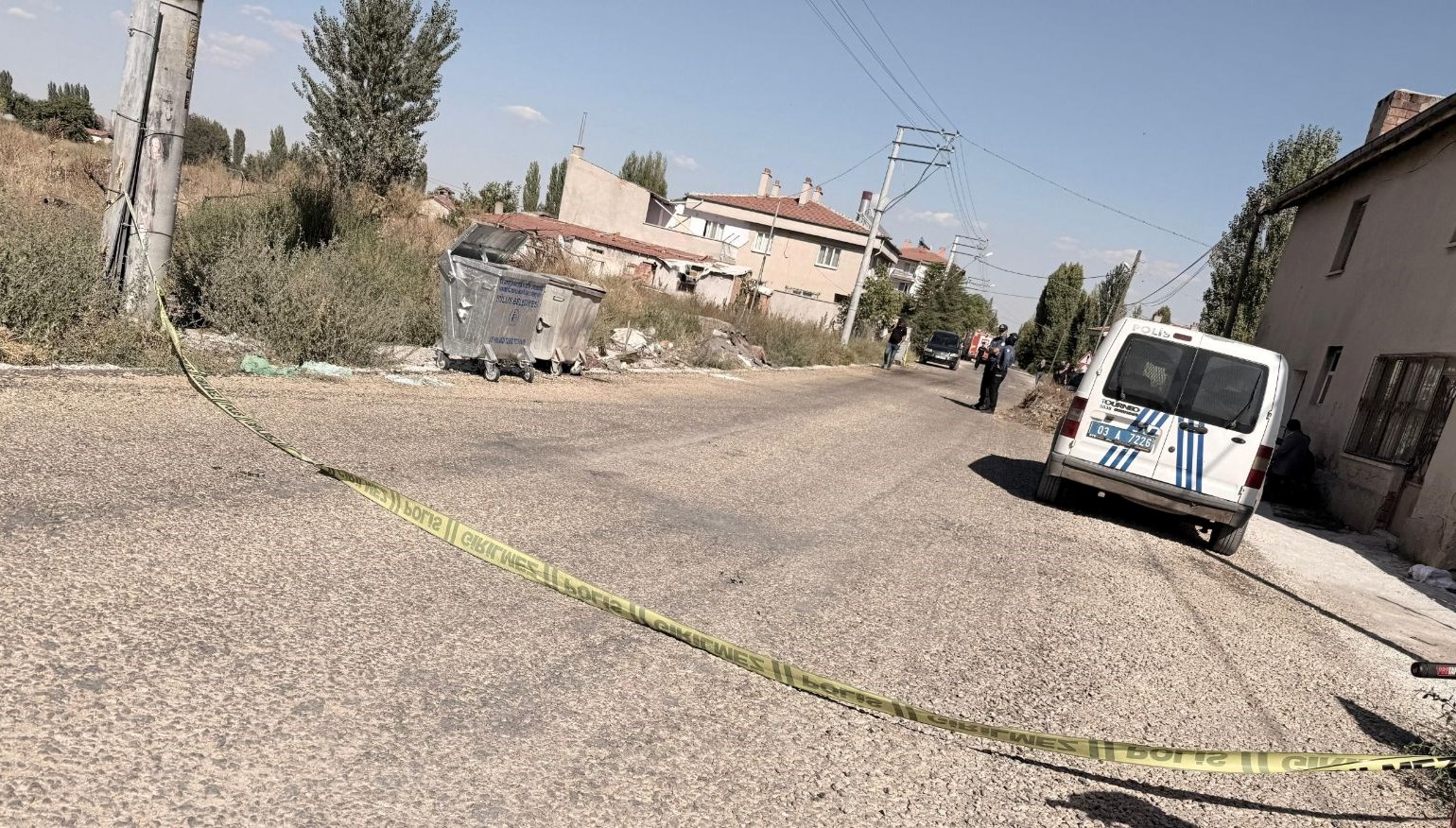 yaktigi otlarin arasinda dusen yasli adam oldu 38RCAWIM