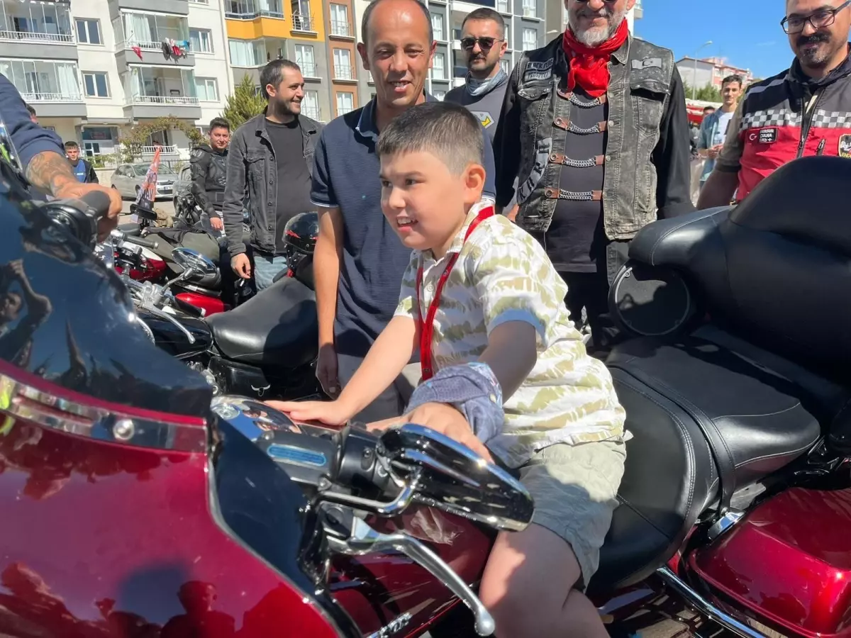 motosiklet tutkunlari mete karakas icin bir araya geldi XQrs36Lj