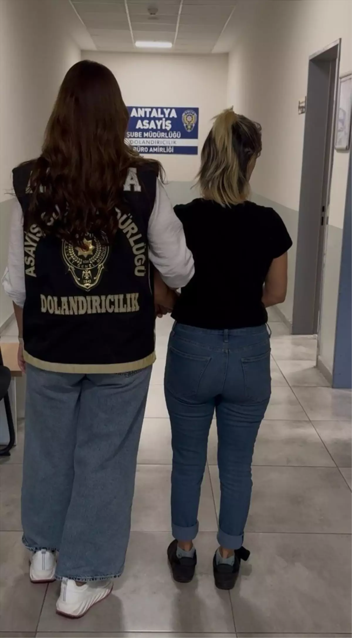 sahte altin satarken yakalandi 72VaigXS.jpg