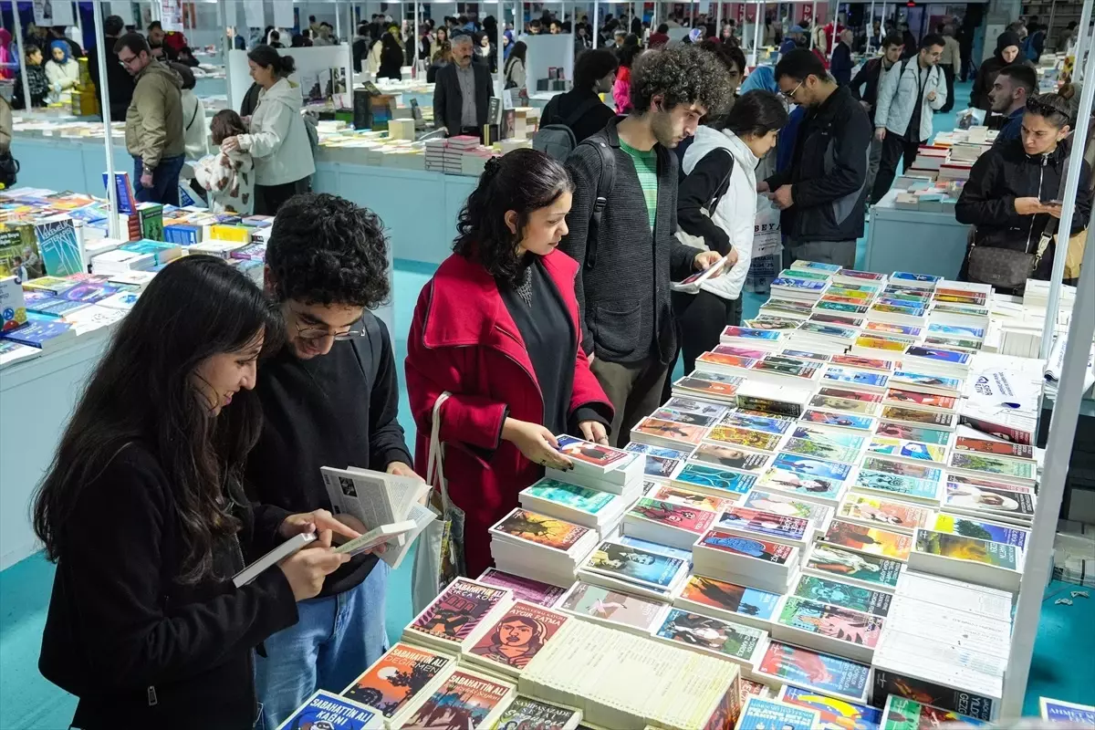 uskudarda filistin icin siir dinletisi AupJHd9Y.jpg