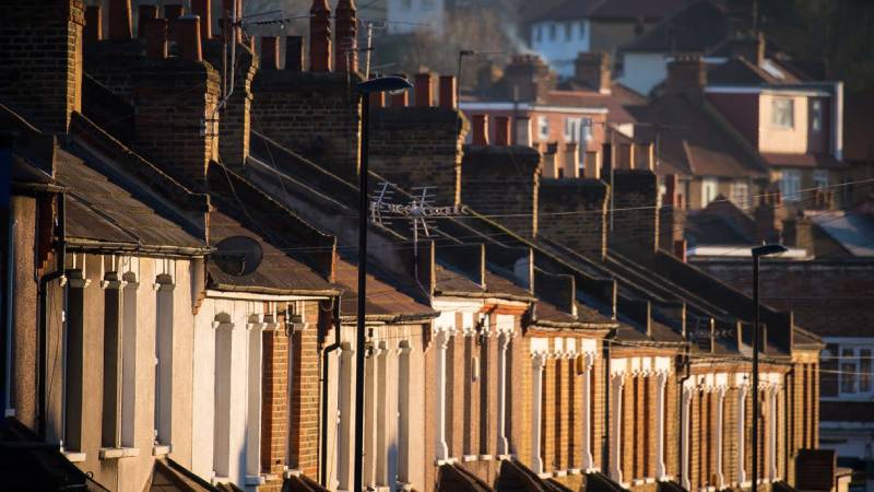 airbnb londrada siddet ve istismar magduru kadinlar icin ucretsiz konaklama saglayacak 2AF6k6dz.jpg