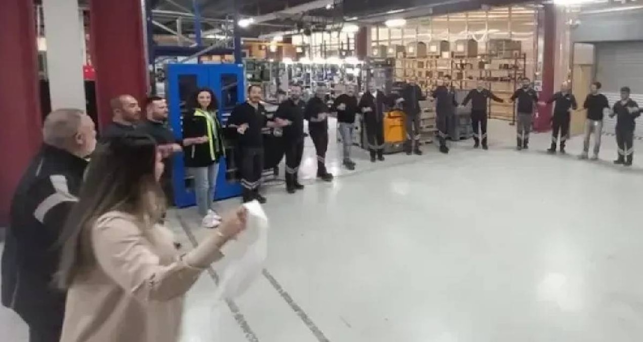 Fabrikada maaşlar 153 bin TL oldu: İşçiler halay çekerek kutladı Img